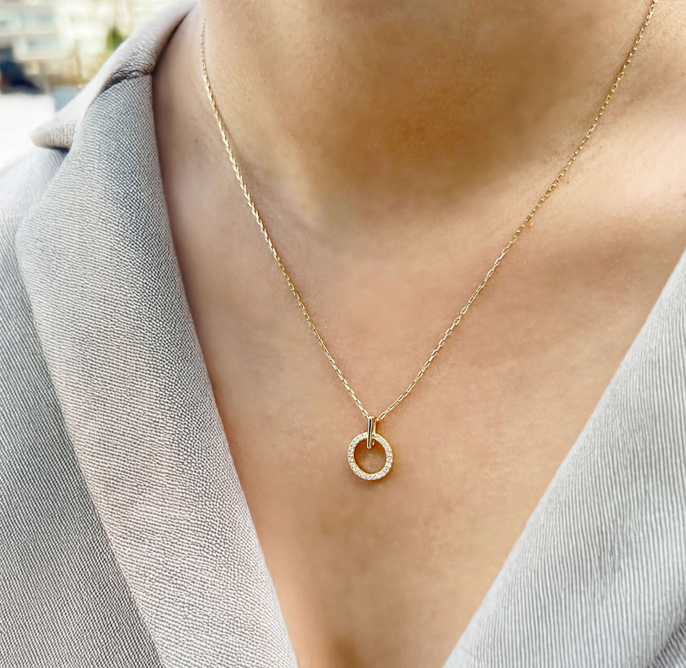 gargantilla circular con piedra